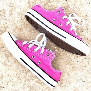pink converse tennis shoes